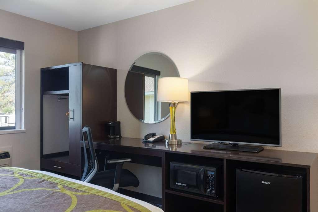 Super 8 By Wyndham St. Regis Otel Oda fotoğraf